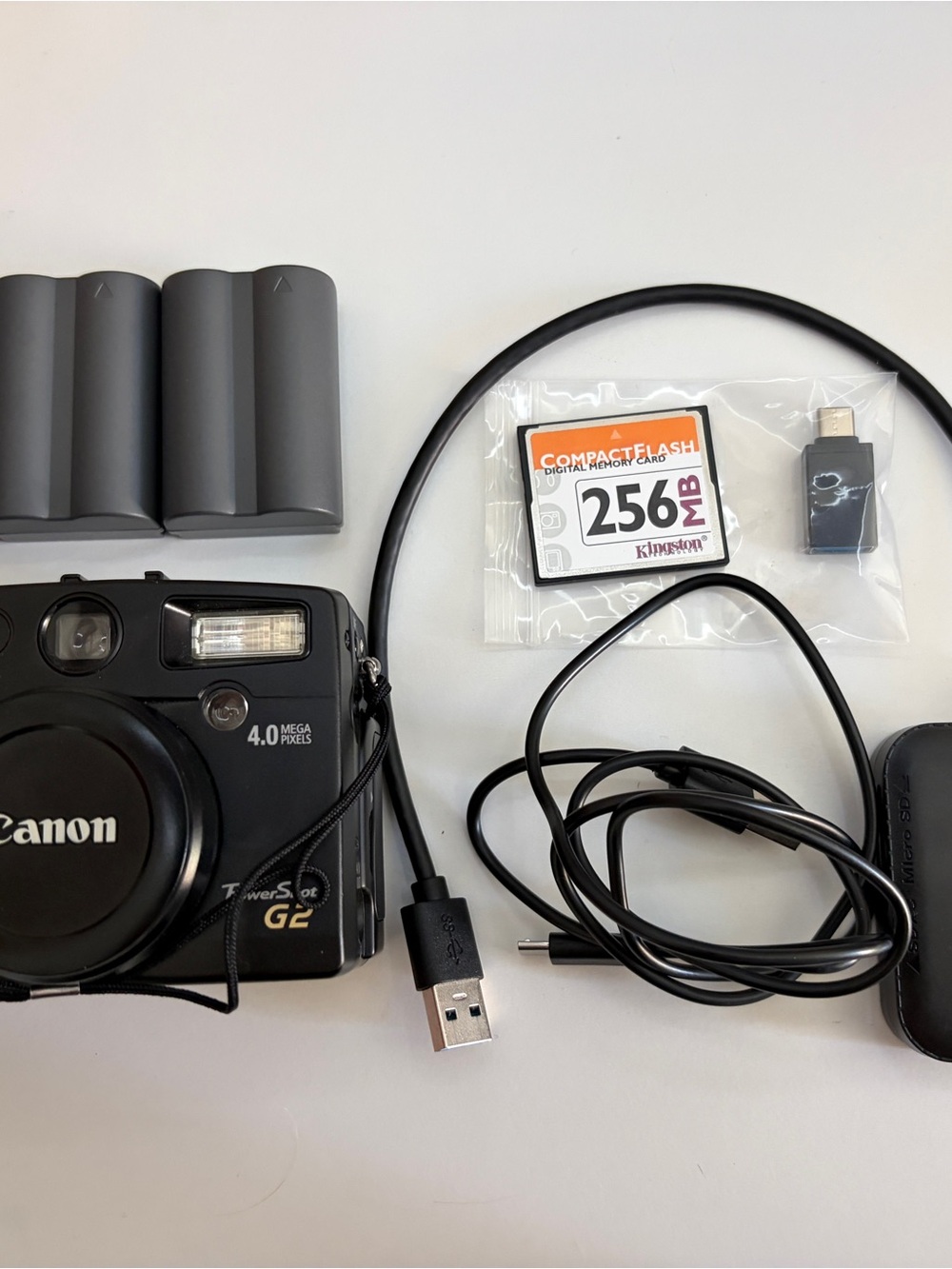 Canon PowerShot G2 Digital Camera with Black Accessories